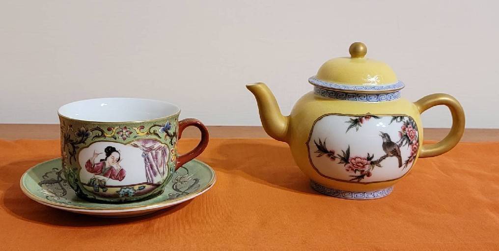 ▲「開光」瓷茶器,花鳥人物山水等繪畫圖紋,豐富審美情境與故事性。(圖/林淑珠 提供)