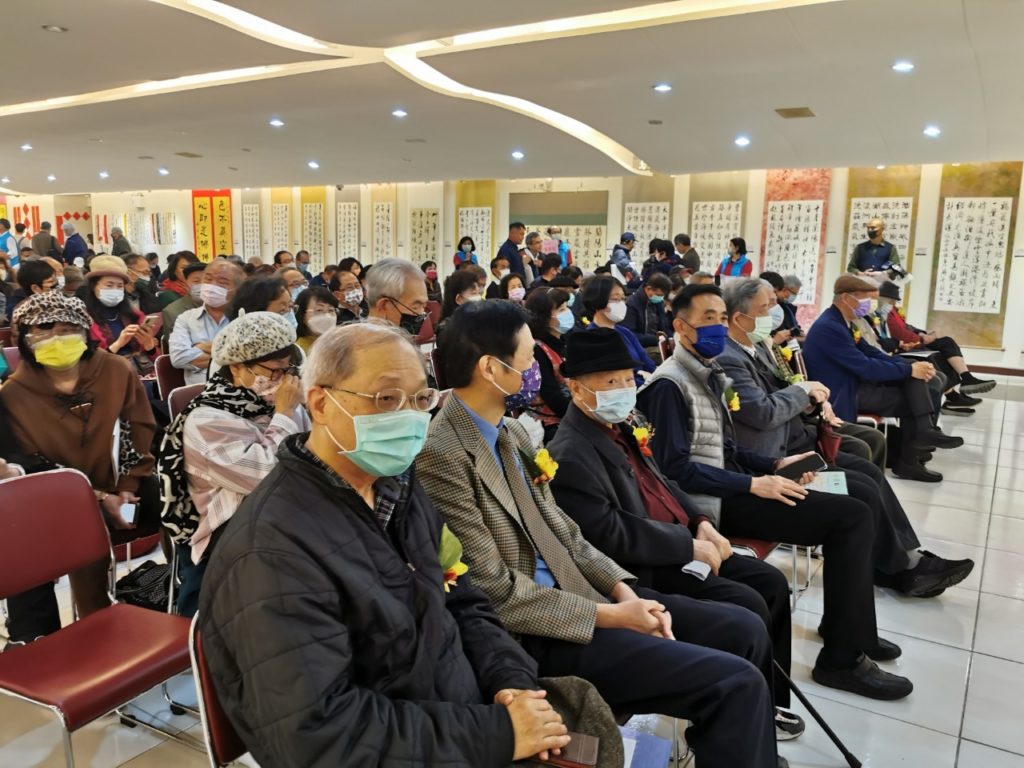 ▲出席蔣夢龍個展開幕式的書界人士,顯得相當踴躍,場面十分熱烈。(圖/蔣健宜 提供)