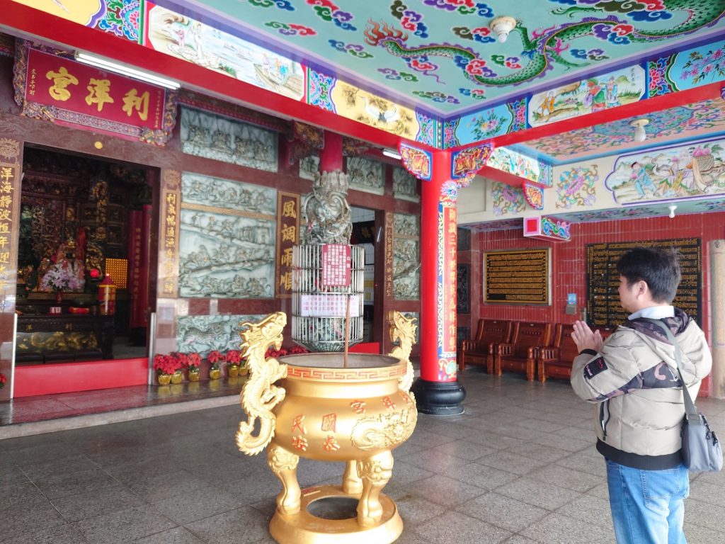 ▲在地宮廟提供信徒及遊客心靈上的慰藉。(圖/新北漁業處 提供)