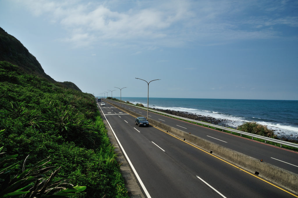 台2線邊坡復育及優美海景天際線。（圖/交通部公路總局提供）