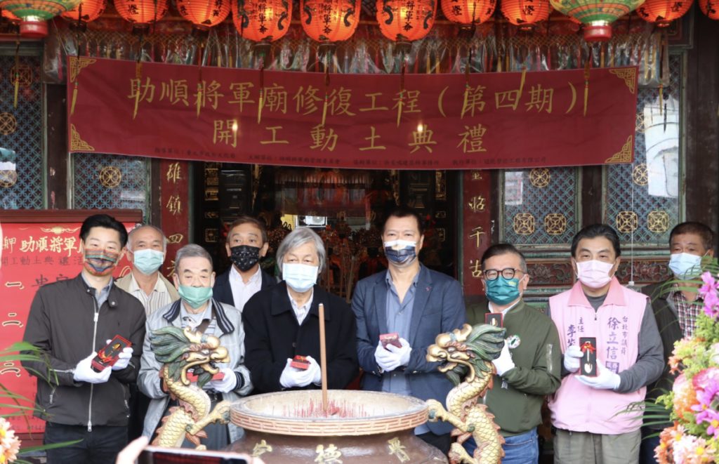 市定古蹟「艋舺助順將軍廟」(晉德宮)8日舉辦第4期修復工程開工典禮，右四為文化局長蔡詩萍。（圖/文化局提供）