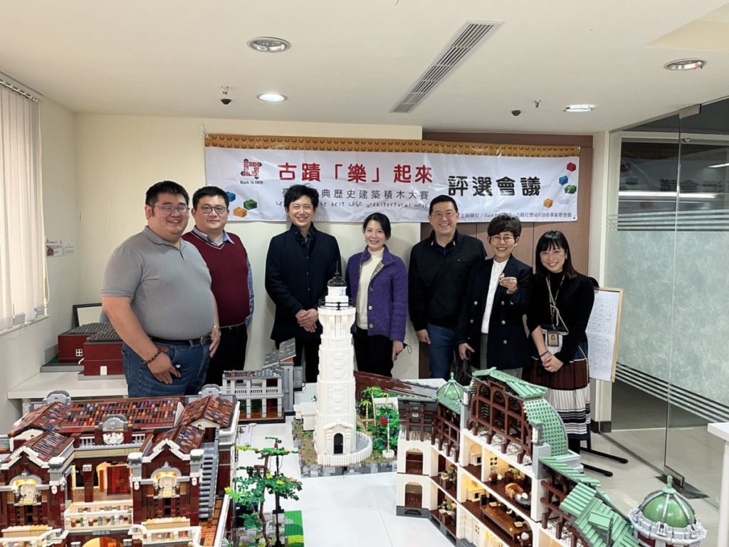 ▲活動評審團合影留念。(圖/力麗社福基金會 提供)