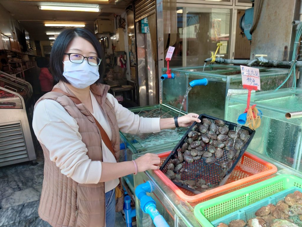 ▲新鮮的貢寮鮑魚料理是民眾的最愛。（圖/新北漁業處 提供）
