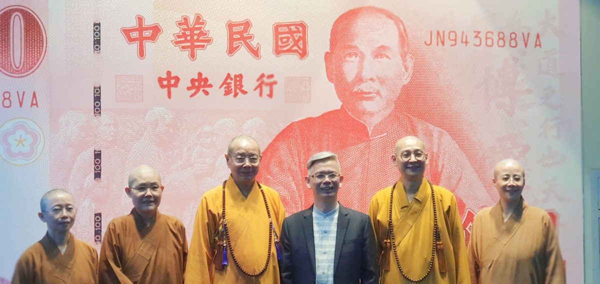 承先啟後   繼往開來   方濟各教宗接見佛教總會一行   楊旭堂贈書體喜樂   宗鐸大學交流典藏傳佳話