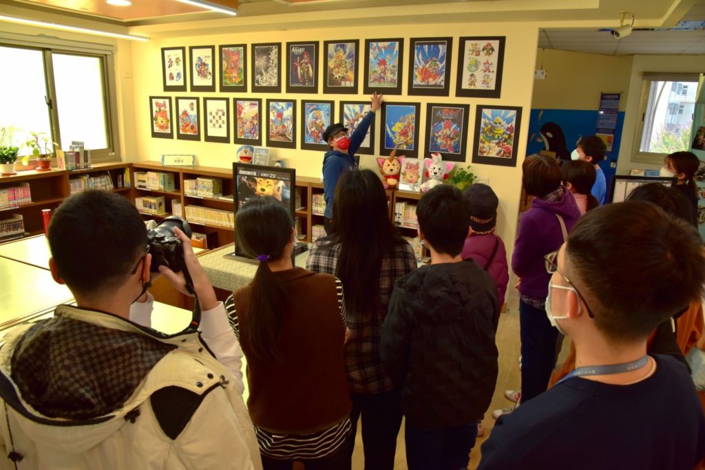 沙鹿文昌圖書館展出「知名漫畫家劉明昆-神來一筆的世界創作展」(圖/中市圖提供)
