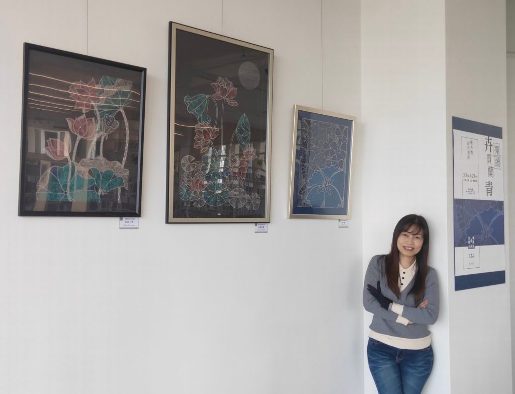 外埔圖書館展出張卉青老師「禪繞卉質蘭青創作展」。(圖/中市圖提供)