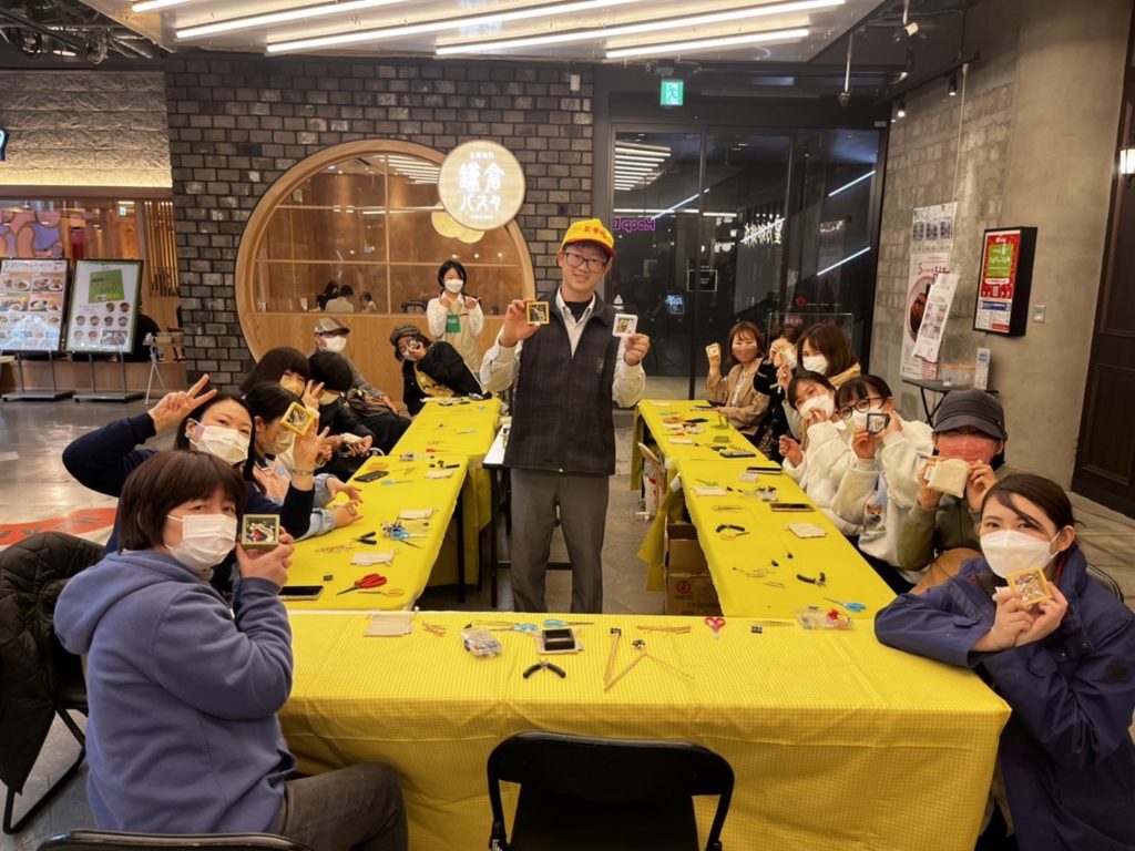▲台灣竹編窗花杯墊和稻草編織大受民眾歡迎,讓大阪民眾充分感受到台灣宜蘭和竹山在地生態觀光的魅力。(圖/觀光局 提供)