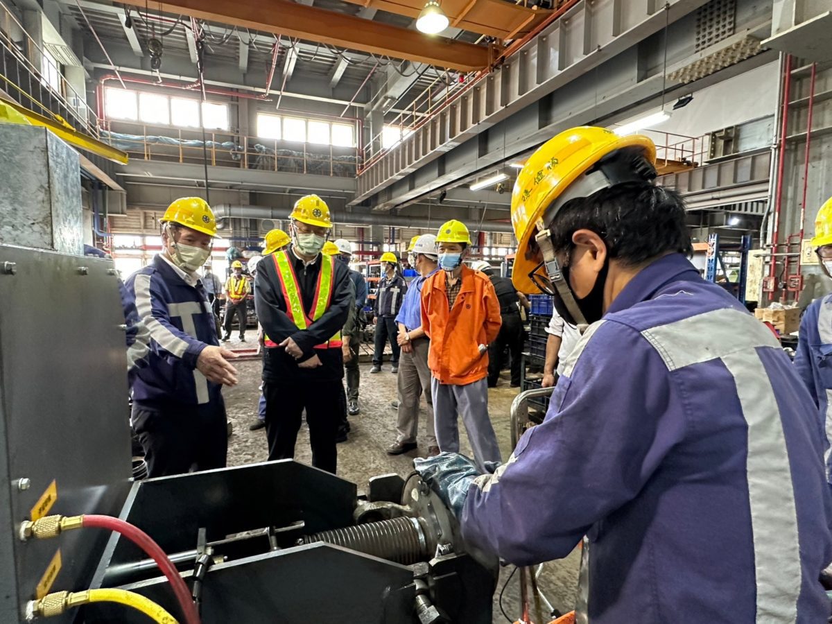 臺鐵提升機廠效能    確保車輛維修品質