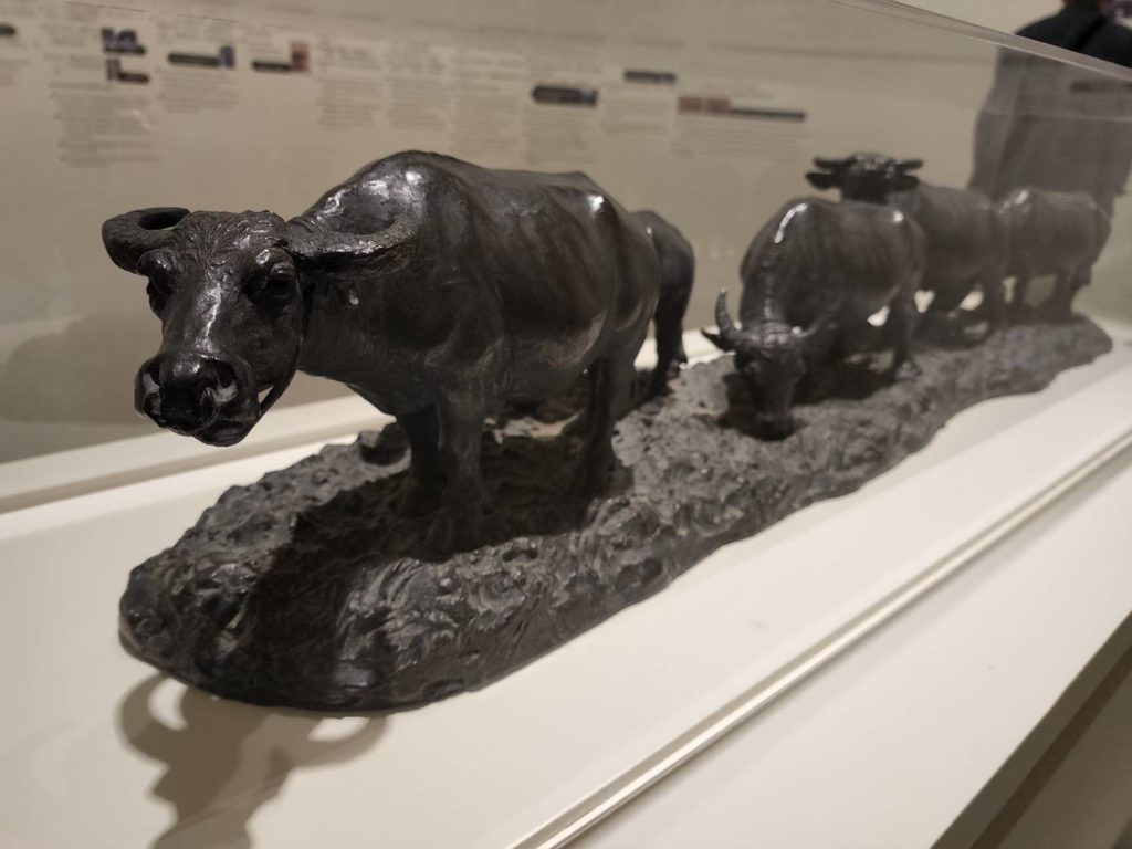 ▲黃土水的銅雕作品「歸途」,現位私人藏家借展中。(記者 辛澎祥/攝)