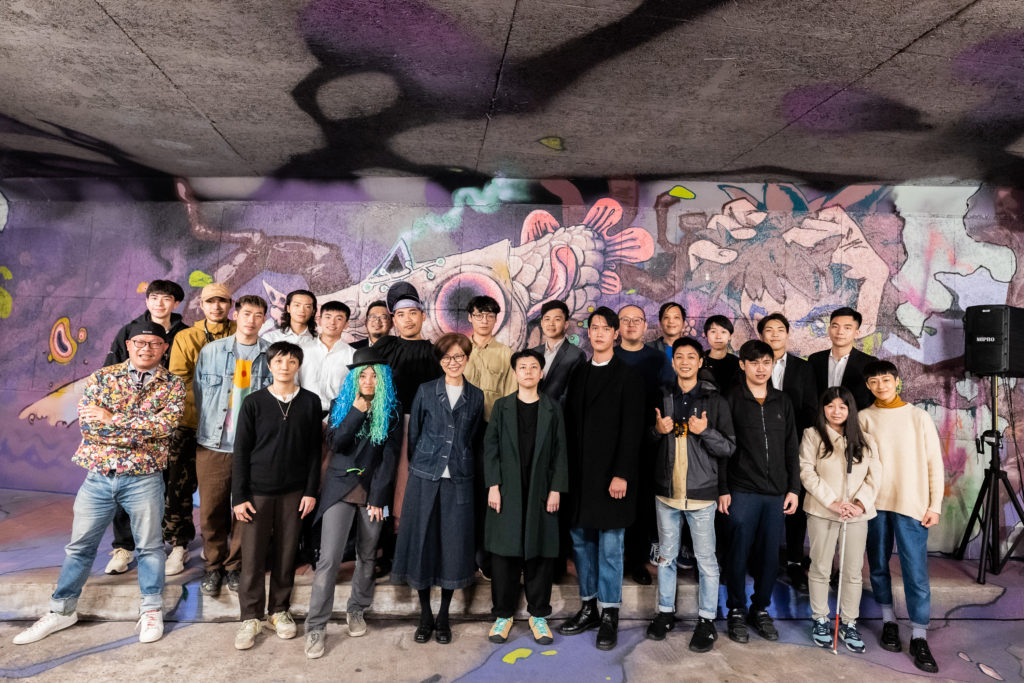 兩廳院藝術總監與五組創作者團隊大合照 。（圖/兩廳院提供）