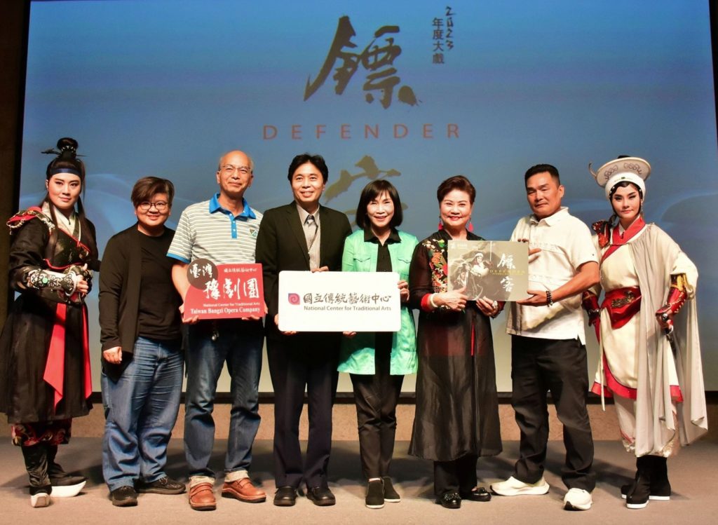 ▲演出單位與主要演員開心合影。(圖/臺灣豫劇團 提供)