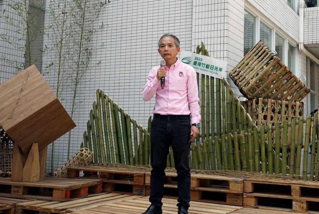 ▲工藝中心主任張仁吉強調竹的三生三藝與三核心價值的重要性與正面意義。(圖/工藝中心 提供)
