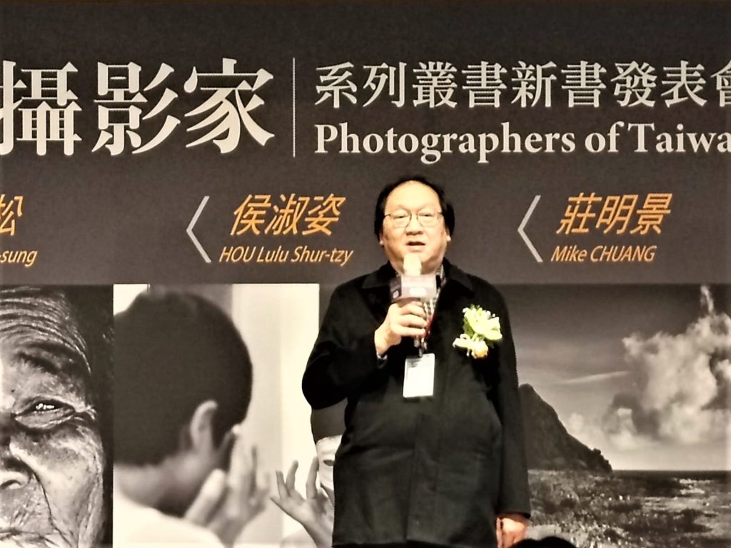 莊明景感受在攝影的生命中的愉悅感。(記者 陳安婷/攝)