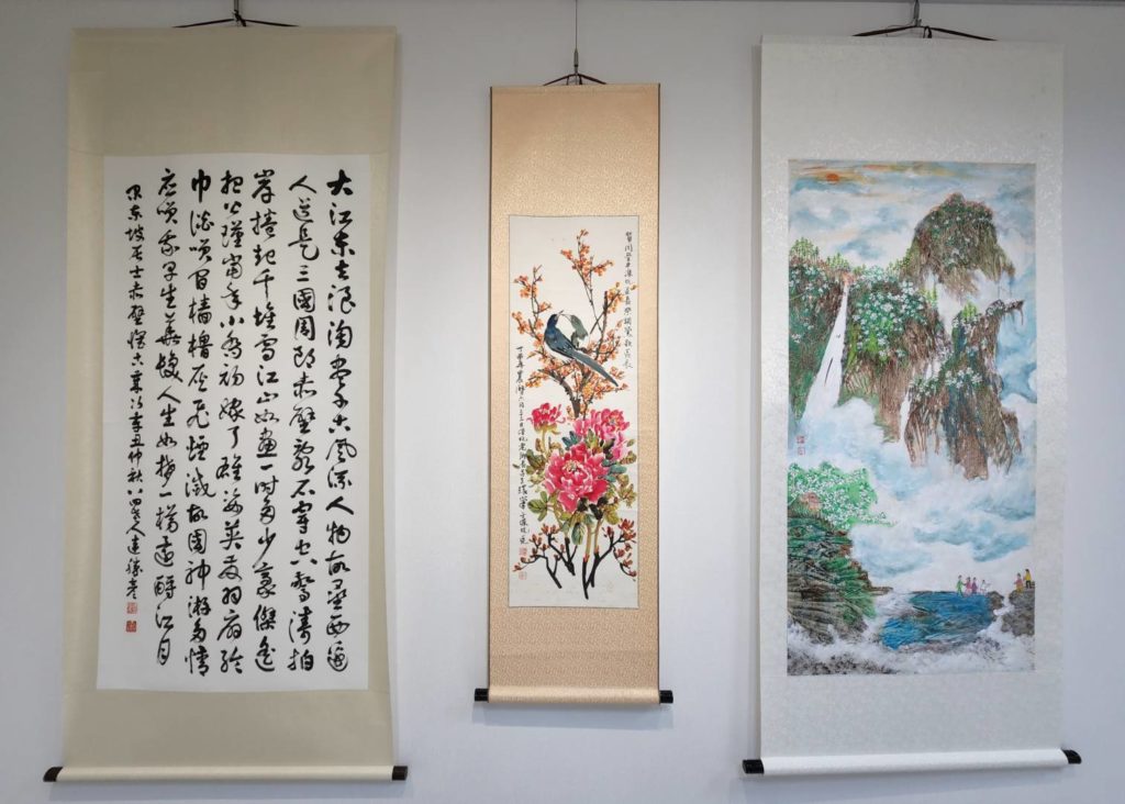 ▲書畫同源讓展出作品深具文采質感。(記者 詹佳綺/攝)