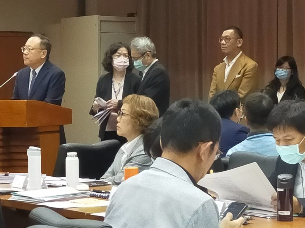 ▲史哲部長(左)率部內局處主管列席備詢。右二為新任文策院董事長蔡嘉駿。(記者 辛澎祥/攝)