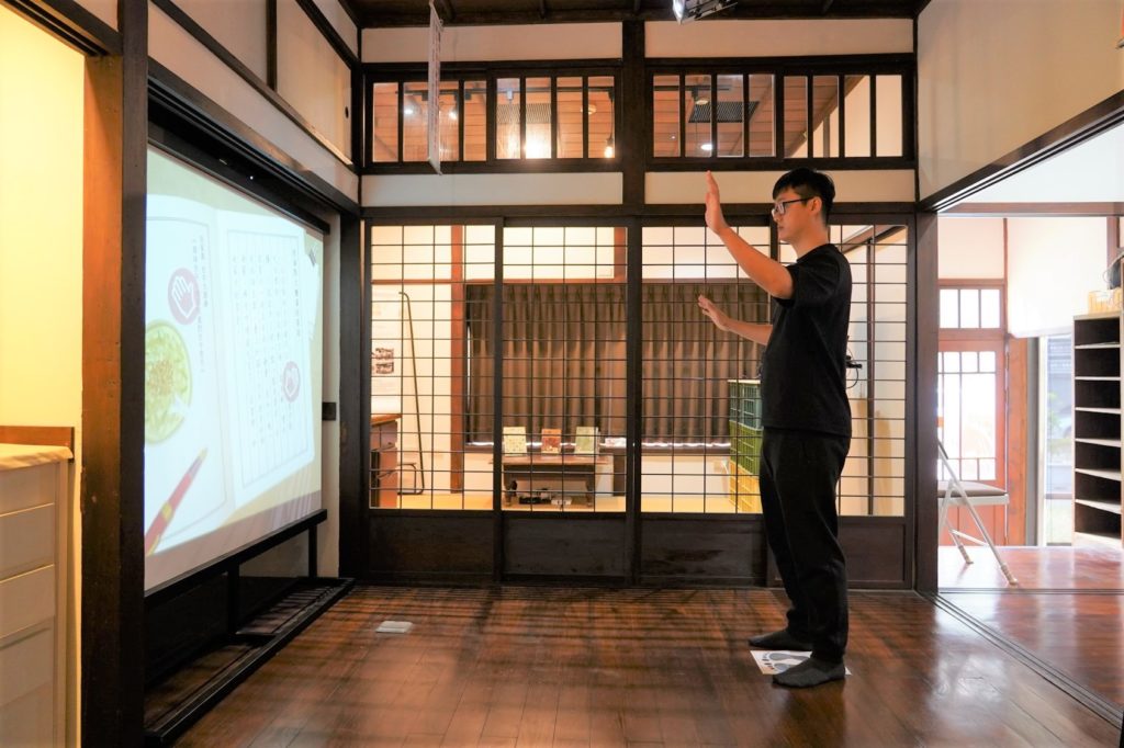 市場天菜大廚-體感互動遊戲。(圖/文化局提供)