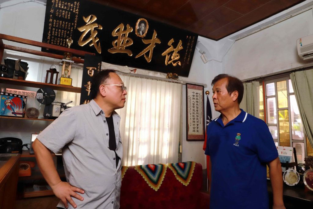 ▲文化部長史哲（左）探訪影視製作業者，了解目前的製作困境。（圖/文化部 提供）