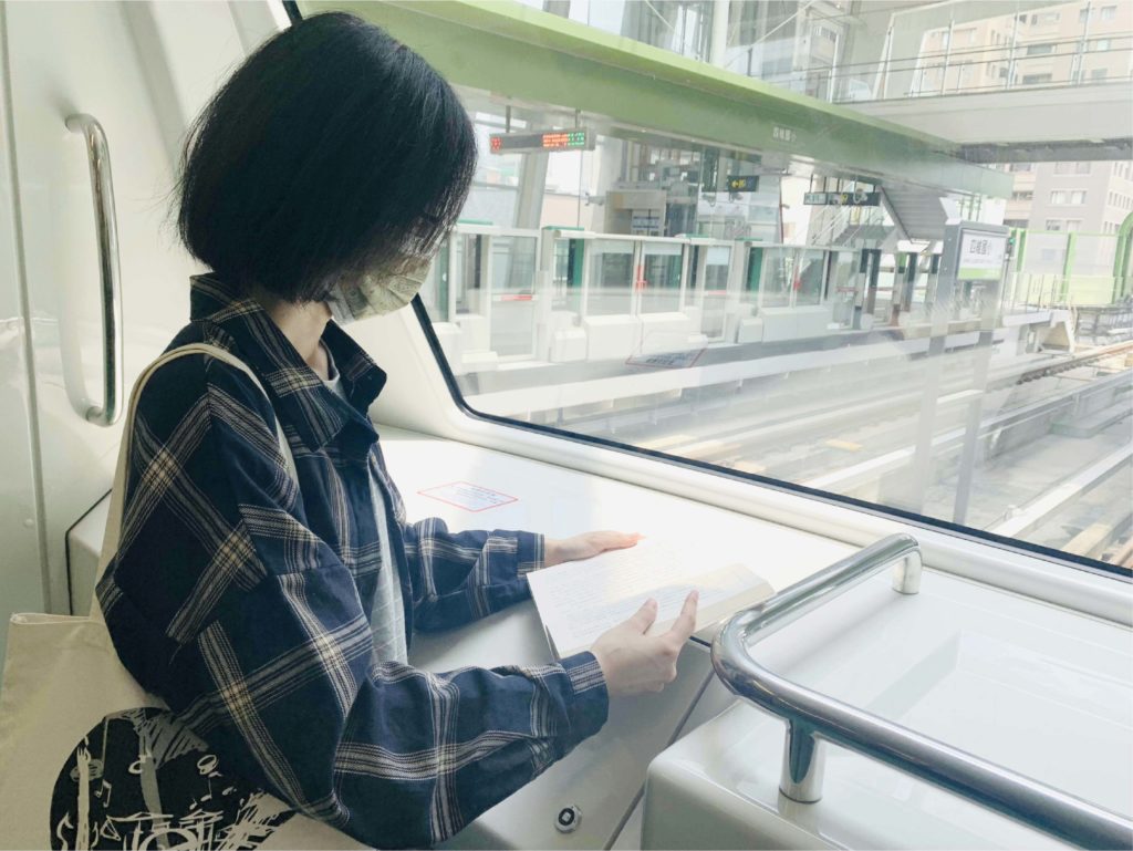 在中捷上以閱讀相伴美好的旅行時光。（圖/文化局提供）