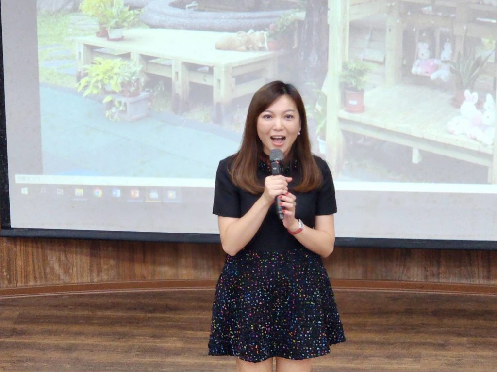 ▲宏利發建設公司董事長楊雅婷,開心的表達對夢想樹屋正式啟用的正面意義。(記者 辛澎祥/攝)