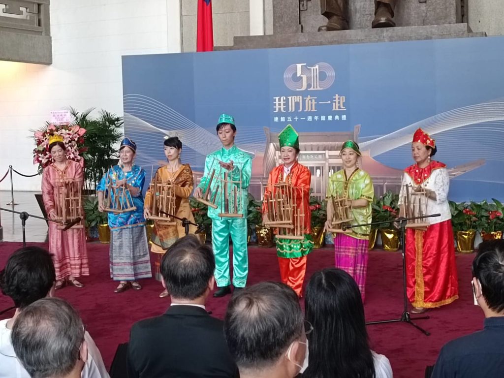 ▲印尼傳統竹琴的演出,為現場來賓致上滿滿的祝福,也是國父孫中山先生強調國際交流的信念體現。(記者 辛澎祥/攝)