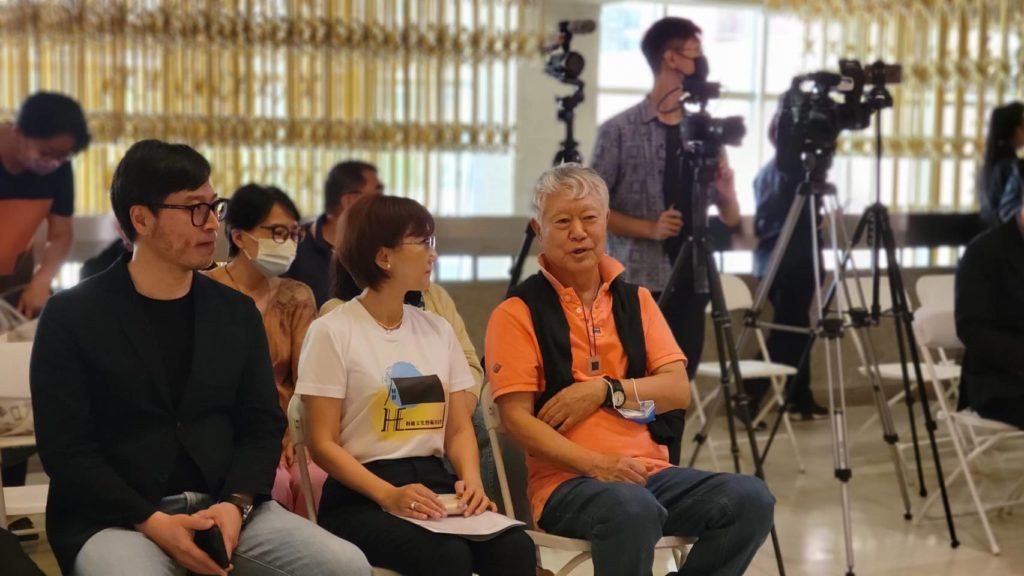 受和通文化藝術基金會的邀請,蔣勳「大疫繁花 - 此時眾生」畫展開幕