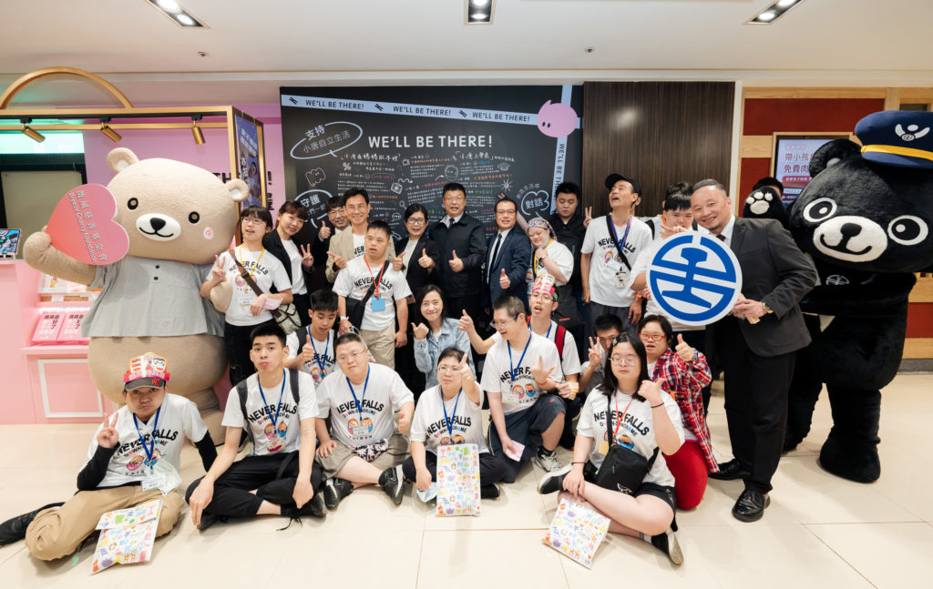臺鐵局攜手微風做公益，陪伴唐寶寶進行鐵道文化巡禮。（圖/臺鐵局提供）