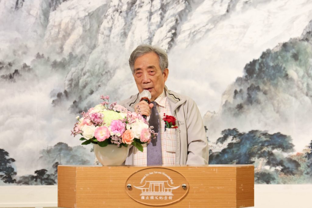 ▲前臺藝大校長黃光男認為蘇峯男的大幅作品創作難度高，不是一般人可以做得到的。（圖/國父紀念館 提供）