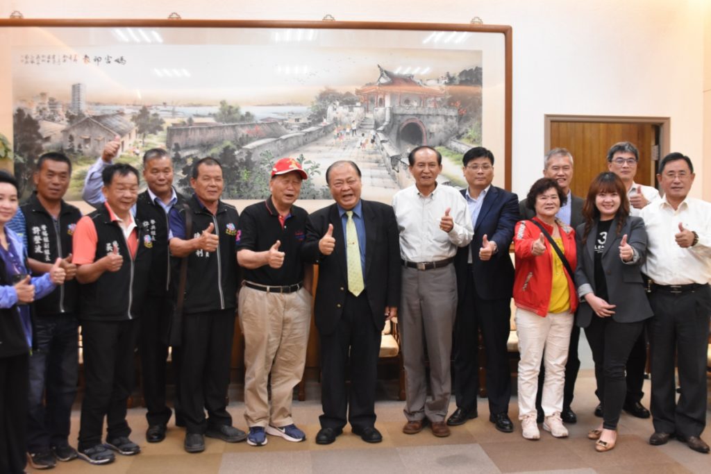 ▲麥寮拱範宮臺灣開山媽祖聯誼會將巡幸澎湖三甲七保會進行活動。中為澎湖縣長陳光復。（記者 張弘光/攝）