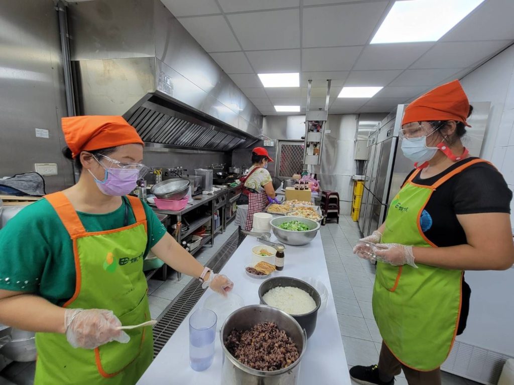 ▲製作健康養生美食讓母親節假期更添品味。(圖/新北漁業處 提供)