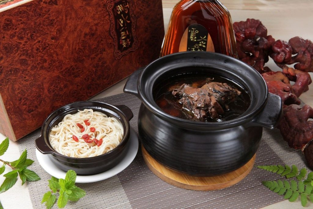 ▲靈芝佳餚讓人食指大動,也是母親節假期慰勞母親的聖品。(圖/新北漁業處 提供)