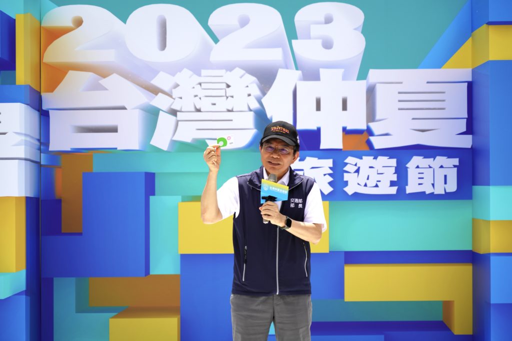 交通部長王國材要打造台灣仲夏旅遊節成為讓國人驕傲的國際活動。(圖/交通部觀光局提供)