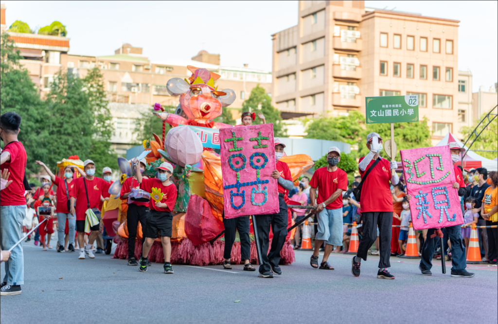2023桃園閩南文化節系列活動起跑!藝閣踩街。(圖/文化局提供)