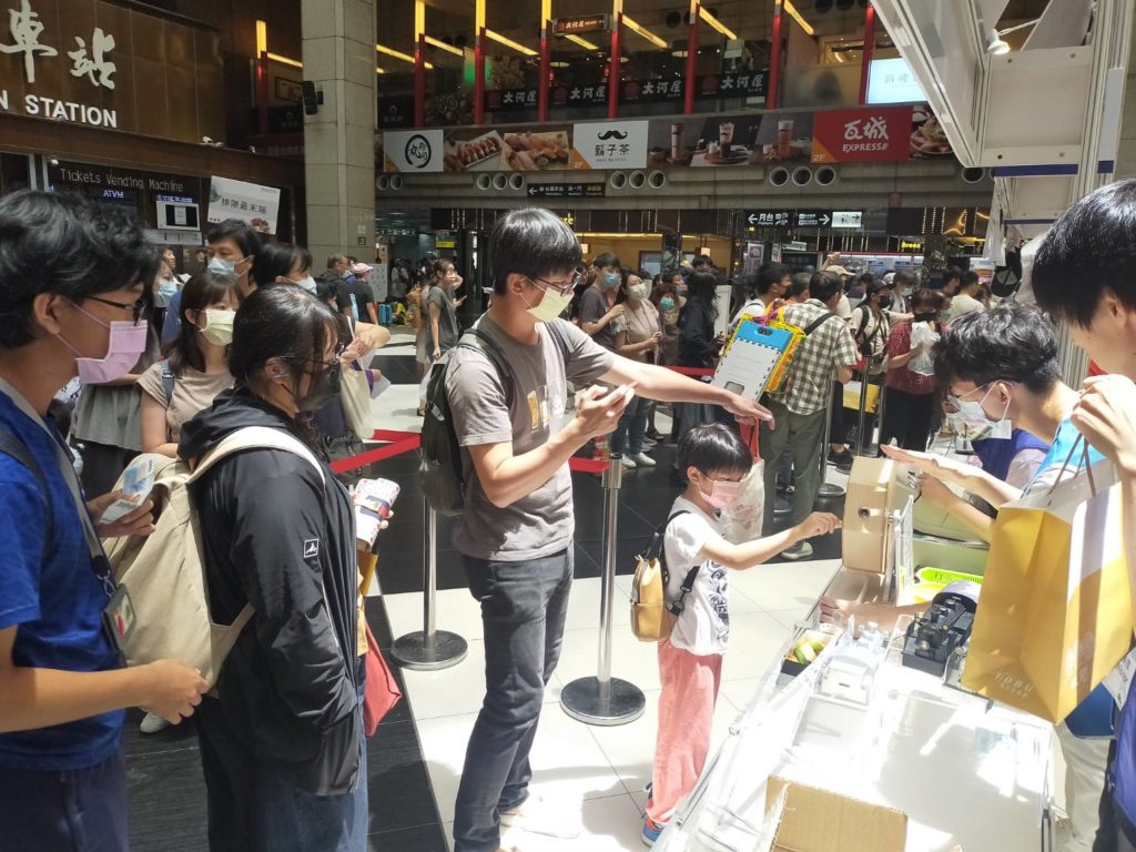 ▲鐵路便當節在民眾的驚嘆聲中圓滿閉幕,高達900萬營業額也創歷屆新高。(記者 辛澎祥/攝)