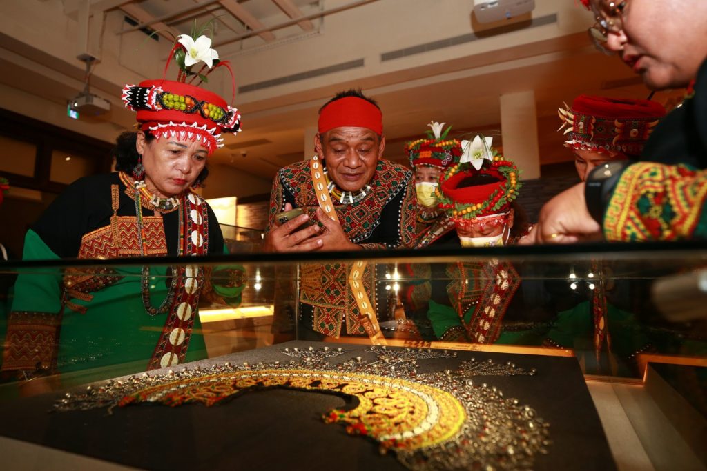 ▲魯凱文物的展出說明了原民文化的歷史根深蒂固。(圖/臺博館 提供)