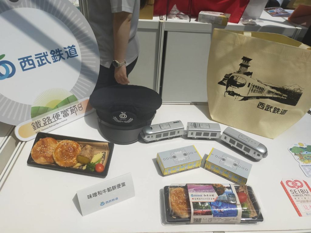 ▲來自西武鐡道的便當備受民眾青睞。(記者 辛澎祥/攝)