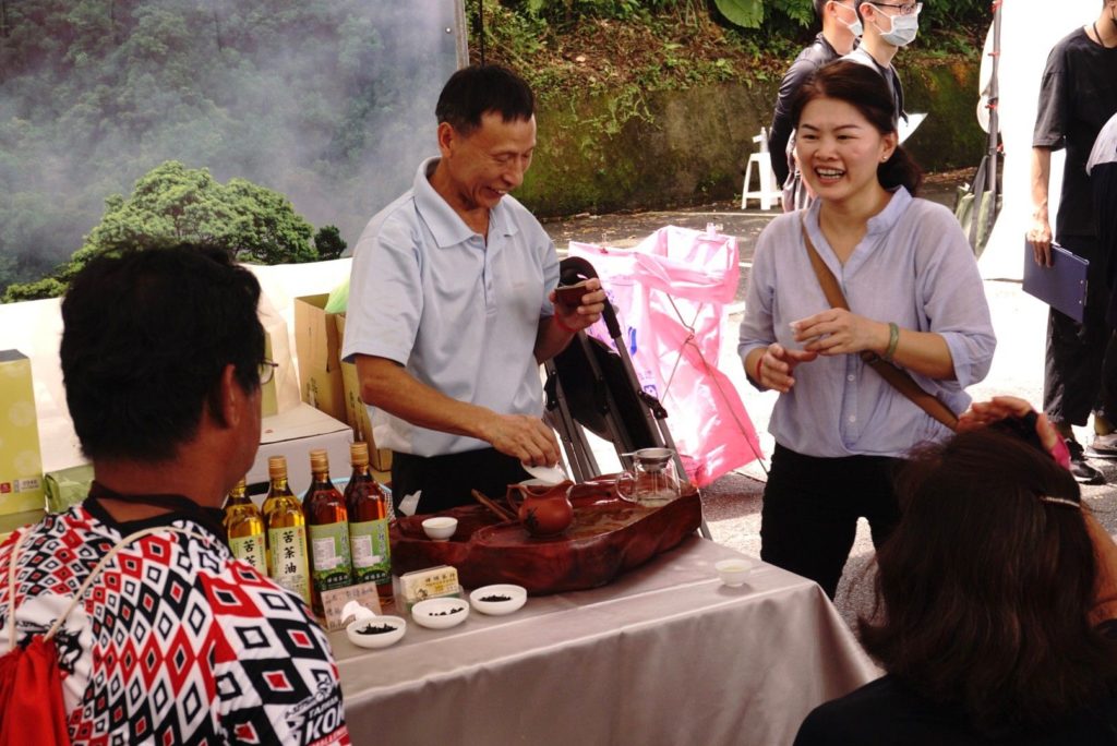 ▲民眾與茶友互動氣氛熱烈。（圖/新北農業局 提供）