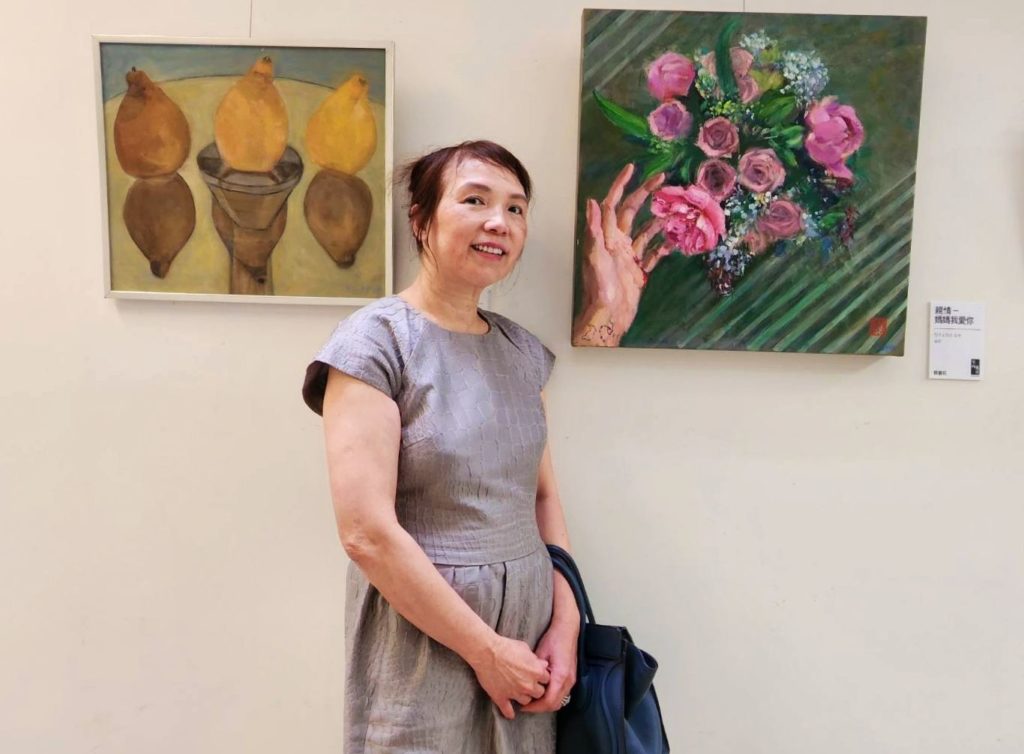 ▲油畫家蔡麗莉的執悟創作,藉由主題的詮釋而展現無限的想像。(圖/詹佳綺 攝)