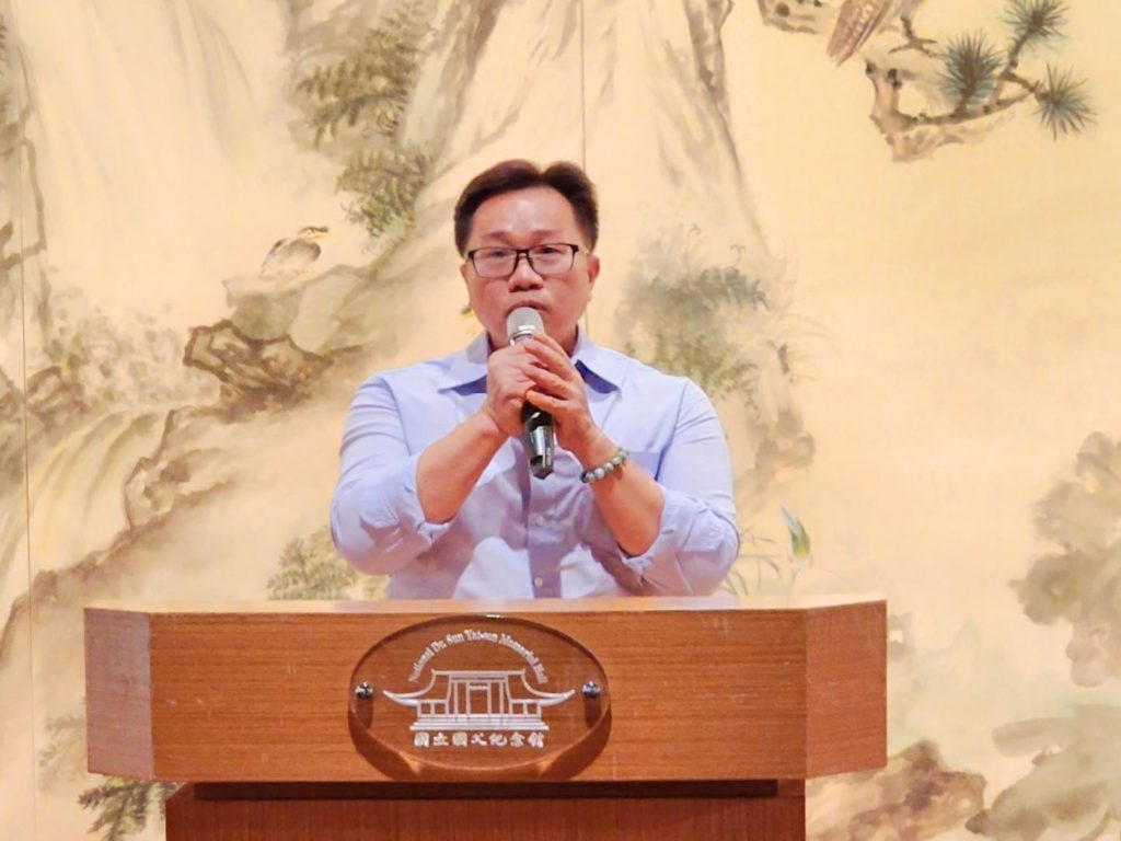 ▲臺南市文化局副局長陳修程強調兩位藝術家的藝術根基深厚,這次來北作品展出備受期待。(圖/詹佳綺 攝)