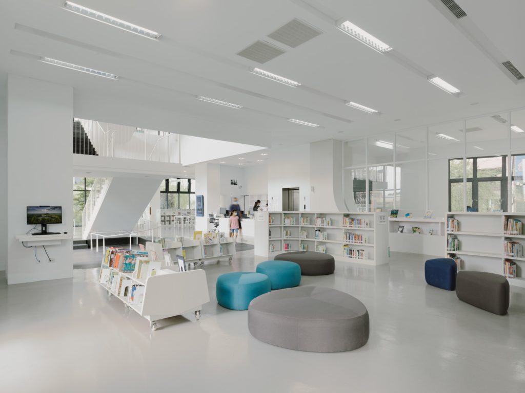 臺中市立圖書館上楓分館獲2023美國繆思設計大獎(MUSE Design Awards)「銀獎」肯定,圖為兒童閱讀區。(圖/文化局提供)