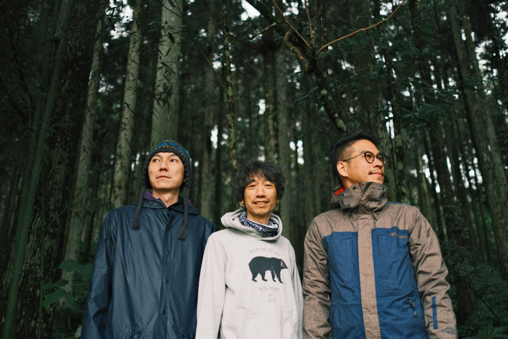 《植靜派對》臺灣手風琴家王雁盟（中）與電子樂詩人組合KbN合作。（臺北表演藝術中心提供）