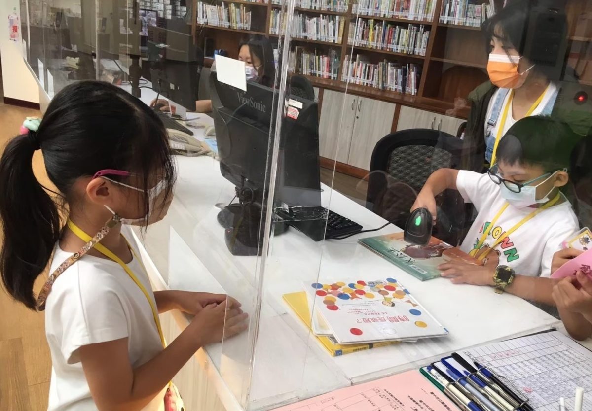 暑假開心玩   中市圖帶你環遊世界、樂學AI