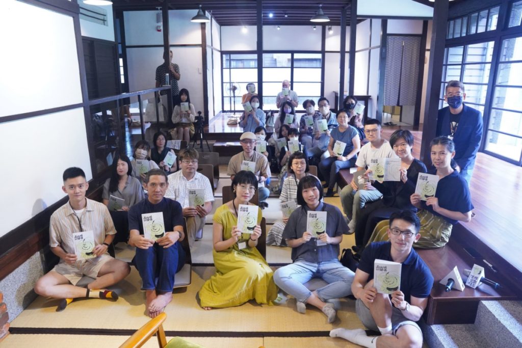 ▲出席青年創作成果發表會的文學界人士齊舉一堂。(圖/文化部 提供)