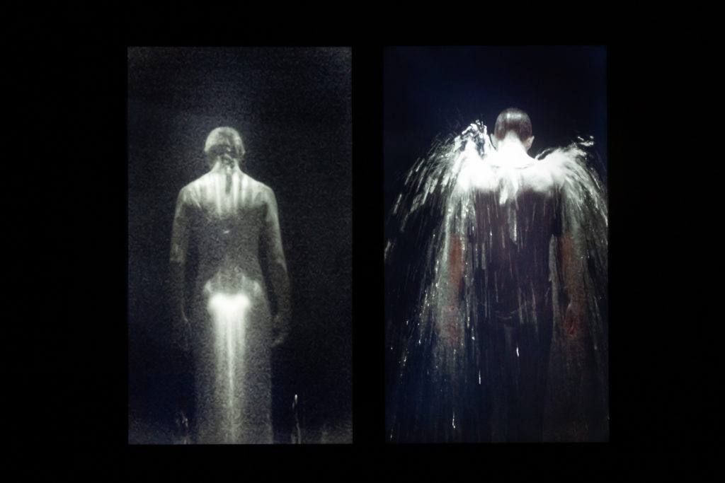 比爾‧維歐拉,《無辜者》,2007,雙頻道錄像裝置,臺北市立美術館典藏。(圖/臺北市立美術館提供)