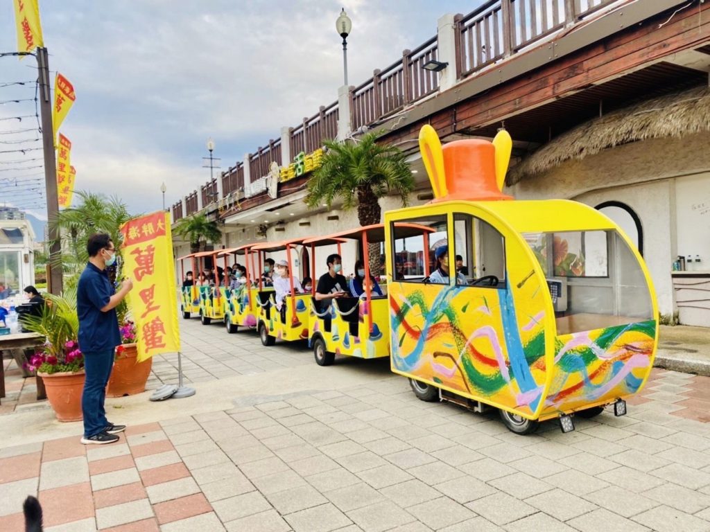 ▲充滿童趣的遊園車將對親子帶來吸引力。(圖/新北漁業處 提供)