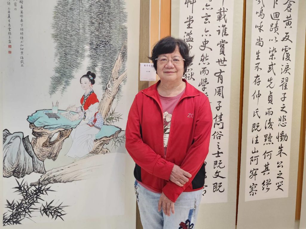 ▲張玉盆的書畫作品在表現手法上展現細膩筆觸的質感。(圖/詹佳綺 攝)