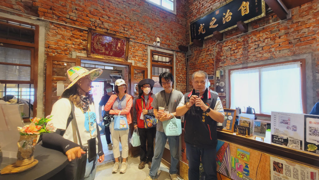 ▲文化局許智順主任歡迎桃園市政府文化局優良社造案例見學參訪。(圖/文化局提供)