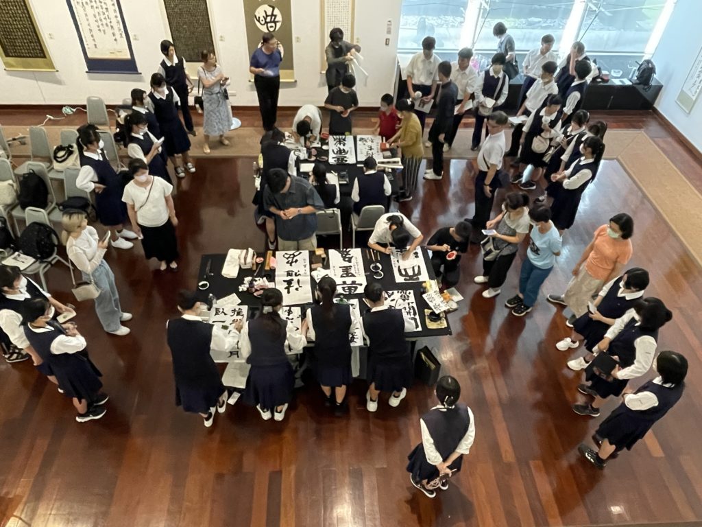 ▲日校學生與淡江大學的書法交流活動維持常年的情誼,備受業界肯定。(圖/張炳煌 提供)
