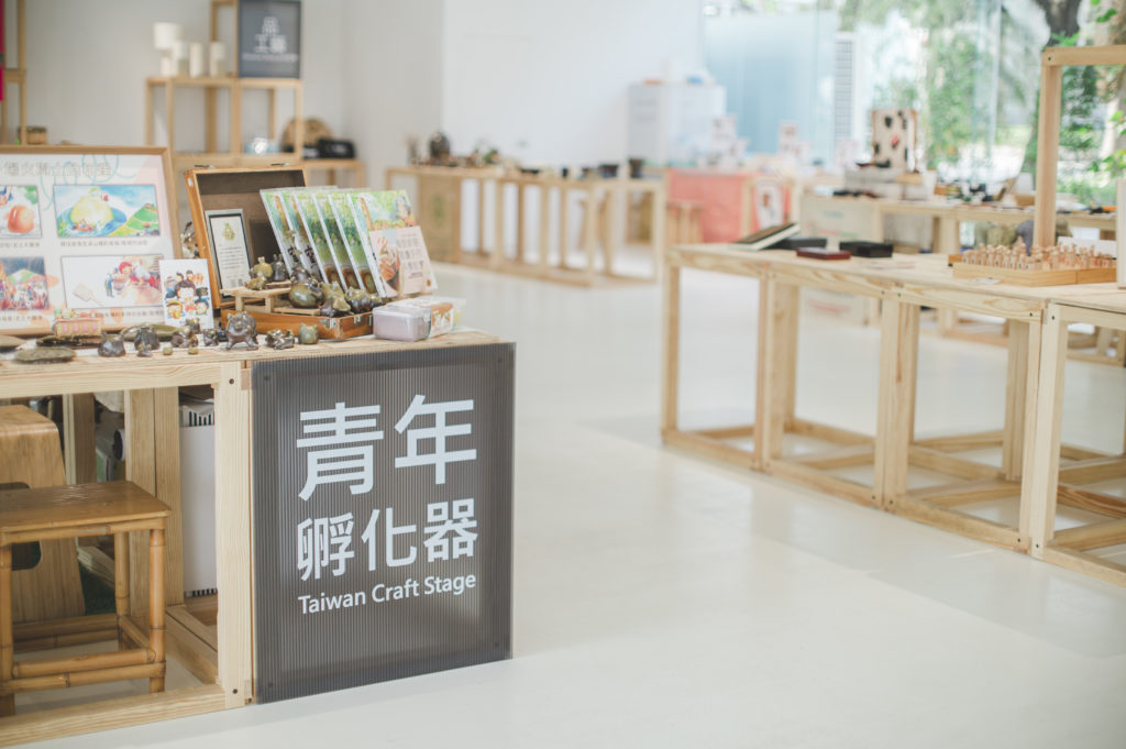 「青年孵化器」是一個鼓勵青年實驗開店，從市場的實務經驗學習再成長的舞台。