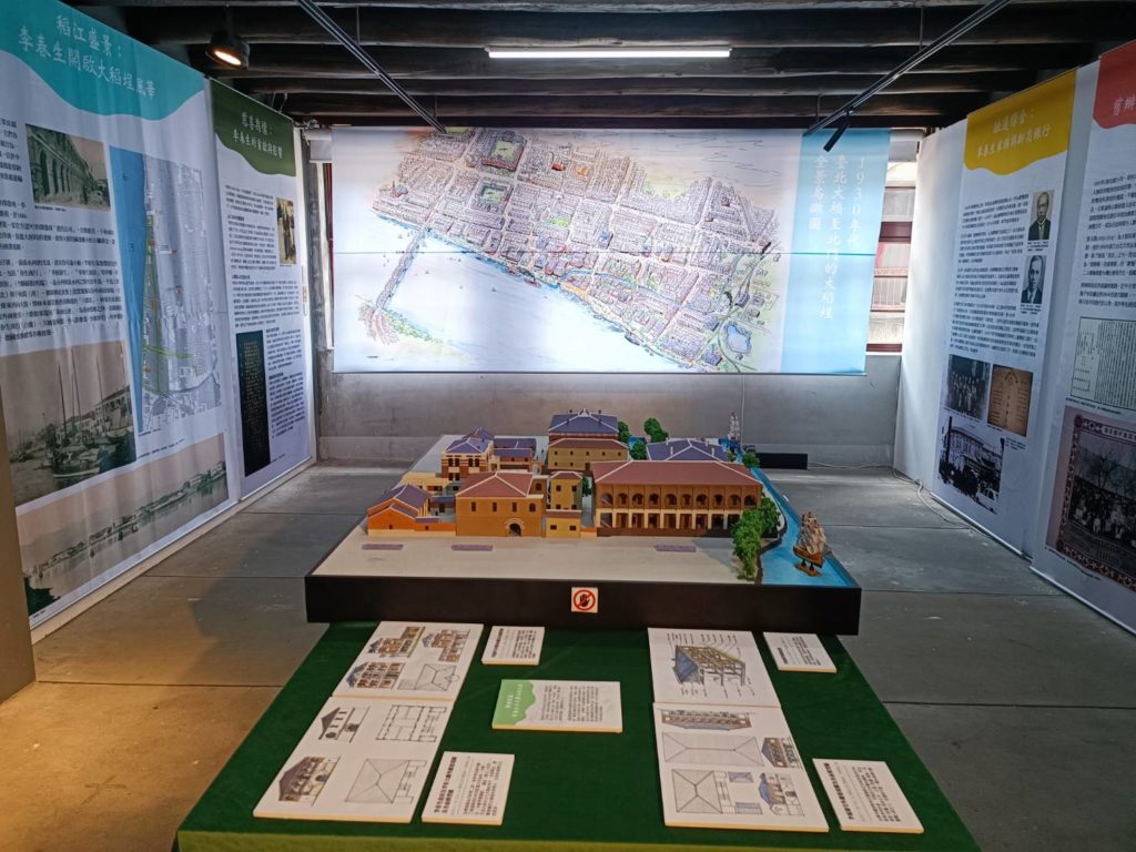 ▲李春生與大稻埕特展展場呈現深邃的史料內涵,在圖文資料交互運用下,帶給民眾探究大稻埕古今風華的重要佐證。(記者 辛澎祥/攝)