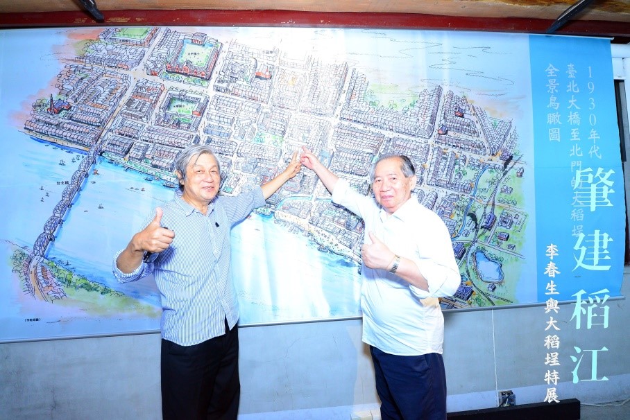 ▲李福然董事長(右)與建築史學者李乾朗教授皆為在大稻埕出身的在地人,這次為李春生的大稻埕建築特展攜手合作展現縝密默契與特殊情誼。(圖/周佩蓉理事長 提供)